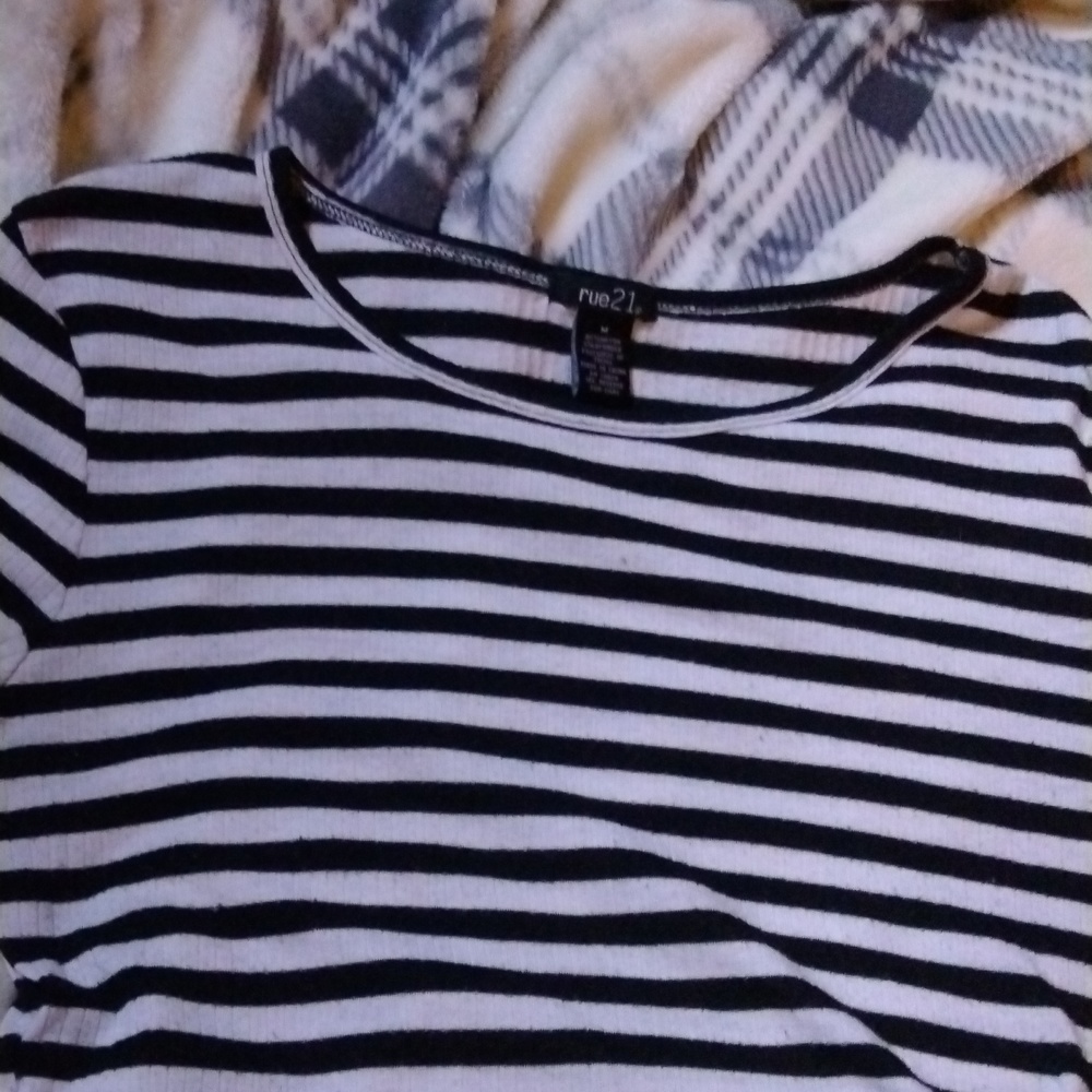 Rue21 shirt, long sleeve, black and white stripes, slight cro